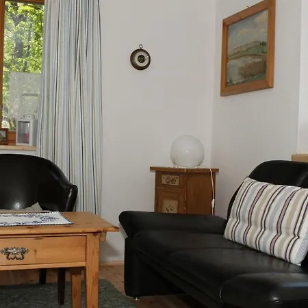 With 2 Bedrooms Semesterbostad