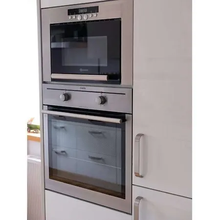 With 2 Bedrooms Semesterbostad