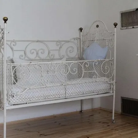 With 2 Bedrooms Semesterbostad